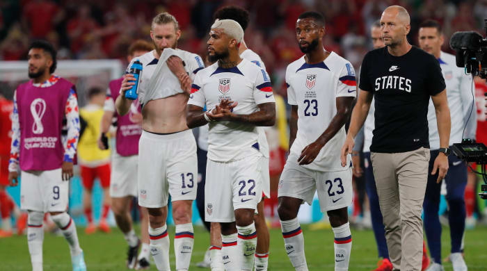 United States Manager Gregg Berhalter and his players applaud their fans at full time vs. Wales.